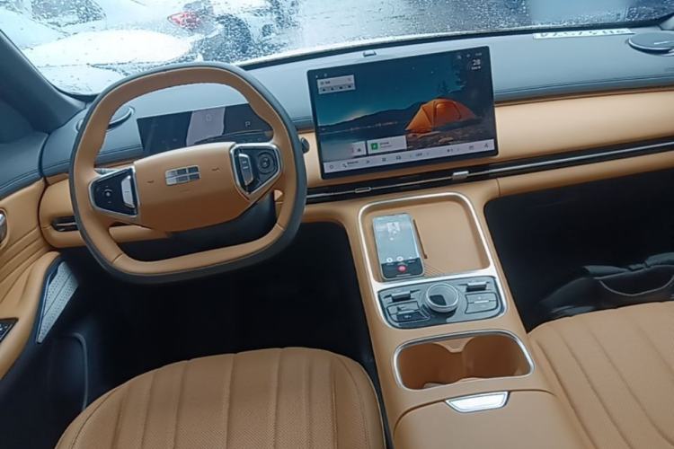 Used Geely Galaxy Xingjian 7 EM-i 2025 120km Launch+ Version Center Console