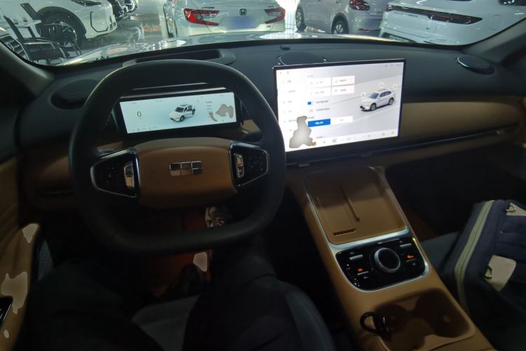 Used Geely Galaxy Xingjian 7 EM-i 2025 120km Navigator Edition Center Console