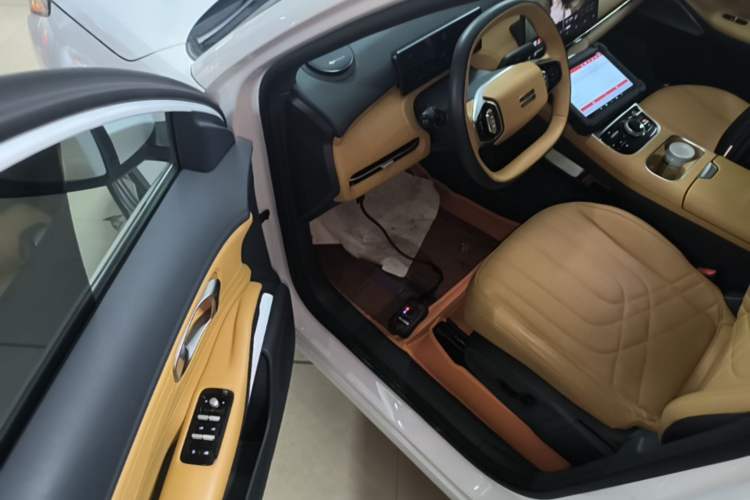 Used Geely Galaxy Xingjian 7 EM-i 2025 120km Launch+ Version Driver Seat
