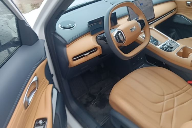Used Geely Galaxy Xingjian 7 EM-i 2025 120km Launch+ Version Driver Seat