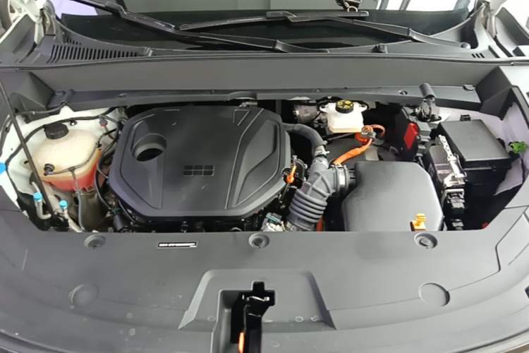 Used Geely Galaxy Xingjian 7 EM-i 2025 120km Navigator Edition Engine Bay
