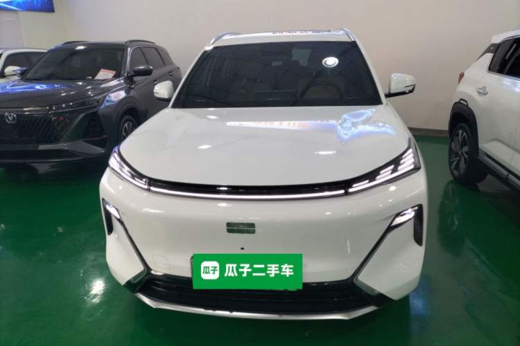 Used Geely Galaxy Xingjian 7 EM-i 2025 120km Launch+ Version Exterior 1