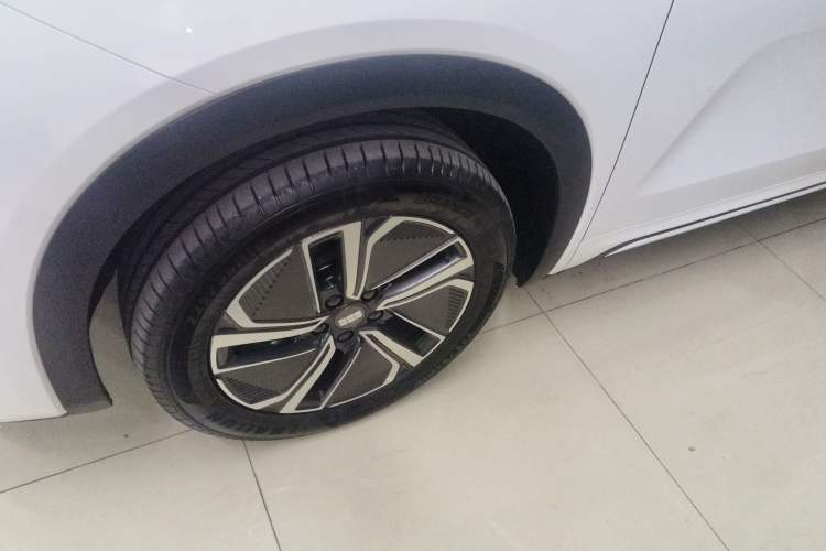 Used Geely Galaxy Xingjian 7 EM-i 2025 120km Exploration+ Version Exterior 1