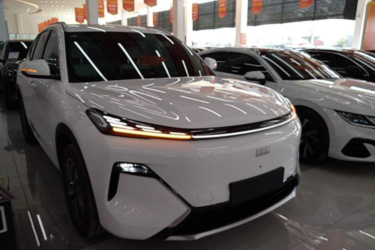 Used Geely Galaxy Xingjian 7 EM-i 2025 120km Launch+ Version Exterior 1