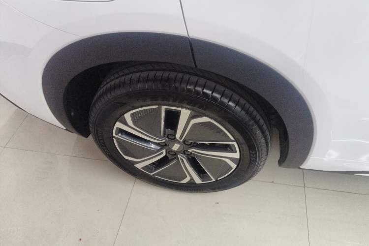 Used Geely Galaxy Xingjian 7 EM-i 2025 120km Exploration+ Version Exterior 2