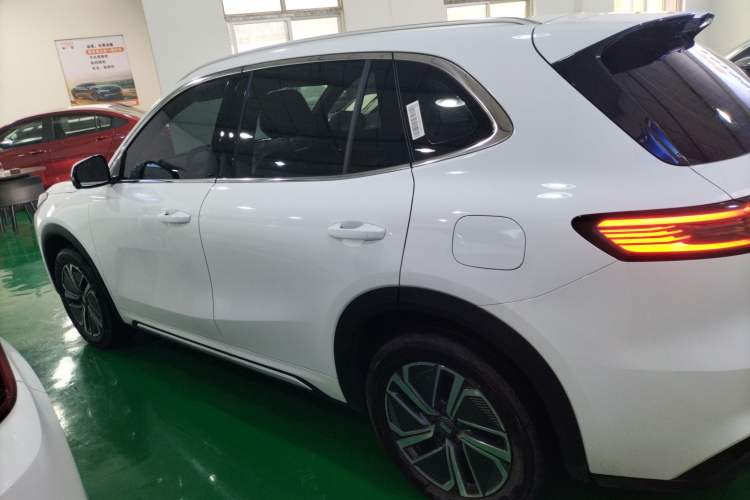 Used Geely Galaxy Xingjian 7 EM-i 2025 120km Launch+ Version Exterior 3