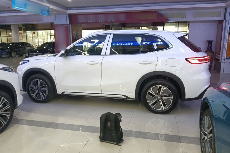 Used Geely Galaxy Xingjian 7 EM-i 2025 120km Launch+ Version Exterior 3