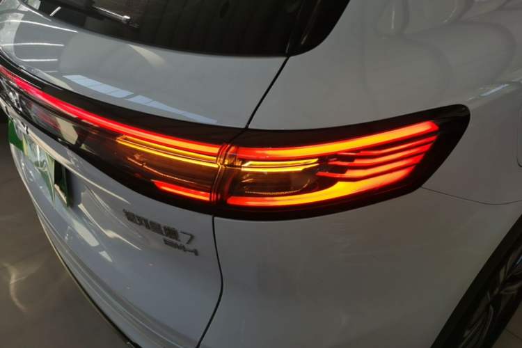 Used Geely Galaxy Xingjian 7 EM-i 2025 120km Exploration+ Version Exterior 3