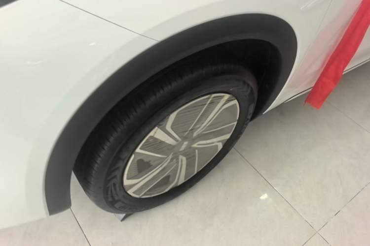 Used Geely Galaxy Xingjian 7 EM-i 2025 120km Exploration+ Version Exterior 4