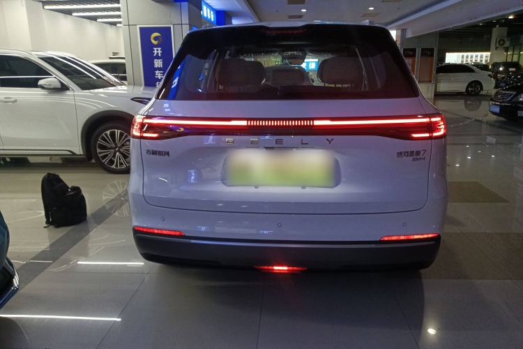 Used Geely Galaxy Xingjian 7 EM-i 2025 120km Launch+ Version Exterior 4
