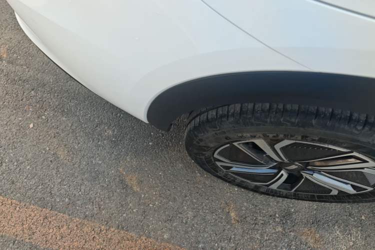 Used Geely Galaxy Xingjian 7 EM-i 2025 120km Launch+ Version Exterior 5