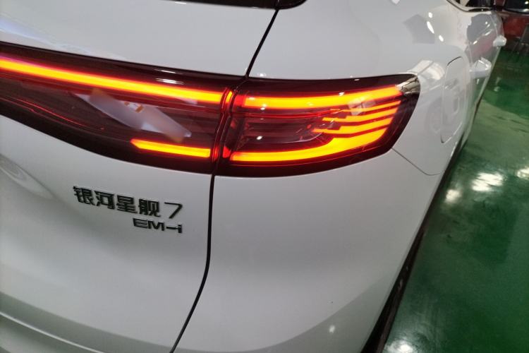Used Geely Galaxy Xingjian 7 EM-i 2025 120km Launch+ Version Exterior 6