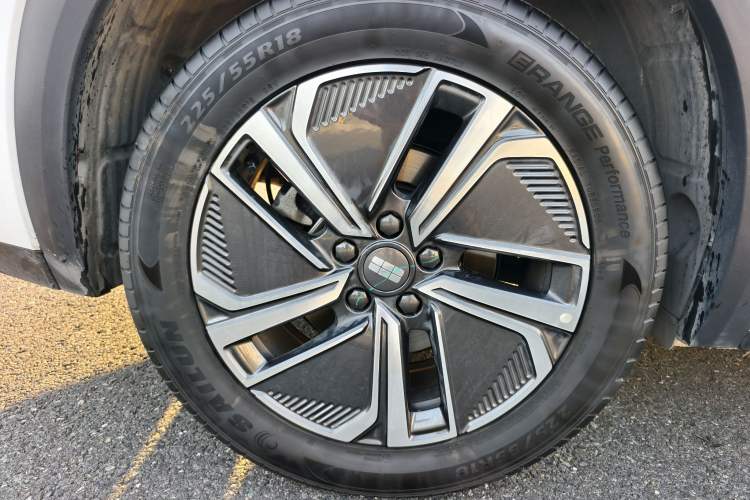 Used Geely Galaxy Xingjian 7 EM-i 2025 120km Launch+ Version Exterior 6