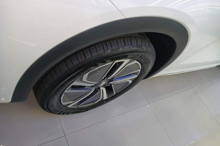 Used Geely Galaxy Xingjian 7 EM-i 2025 120km Launch+ Version Exterior 7