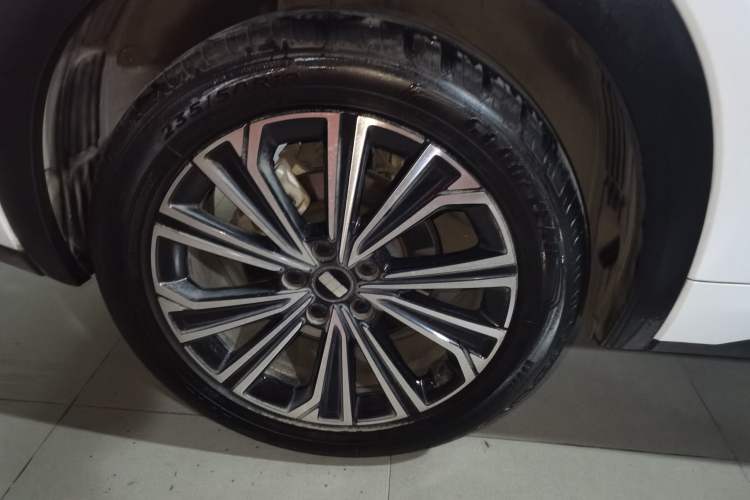 Used Geely Galaxy Xingjian 7 EM-i 2025 120km Navigator Edition Exterior 8