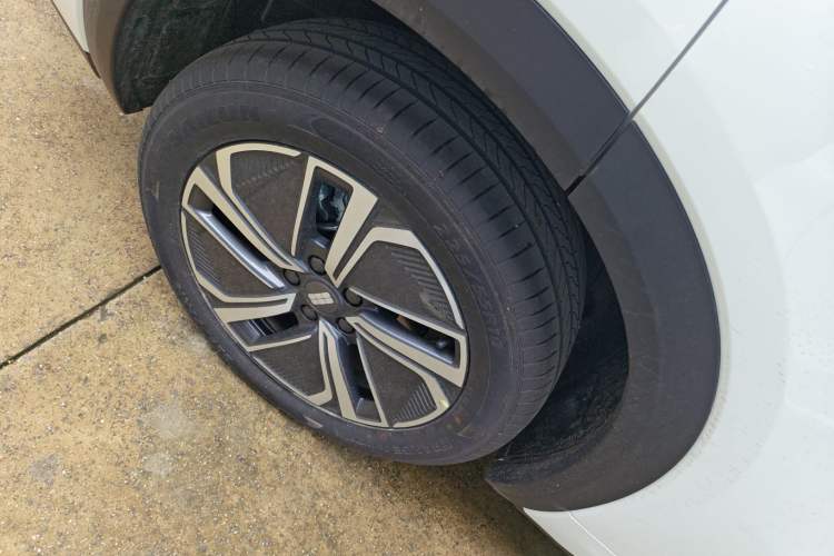 Used Geely Galaxy Xingjian 7 EM-i 2025 120km Launch+ Version Exterior 8