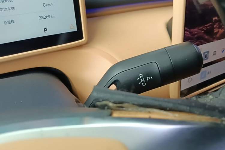 Used Geely Galaxy Xingjian 7 EM-i 2025 120km Navigator Edition Gear Lever
