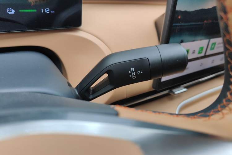 Used Geely Galaxy Xingjian 7 EM-i 2025 120km Launch+ Version Gear Lever