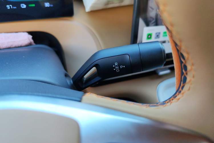 Used Geely Galaxy Xingjian 7 EM-i 2025 120km Launch+ Version Gear Lever