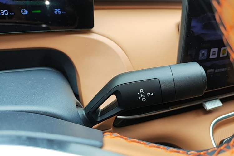 Used Geely Galaxy Xingjian 7 EM-i 2025 120km Launch+ Version Gear Lever