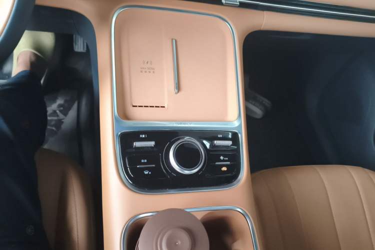 Used Geely Galaxy Xingjian 7 EM-i 2025 120km Exploration+ Version Gear Lever