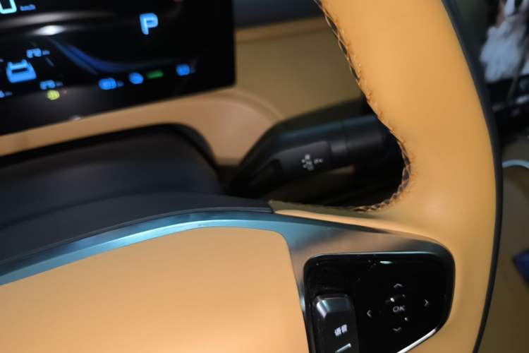 Used Geely Galaxy Xingjian 7 EM-i 2025 120km Launch+ Version Gear Lever