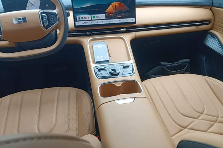 Used Geely Galaxy Xingjian 7 EM-i 2025 120km Launch+ Version Gear Lever