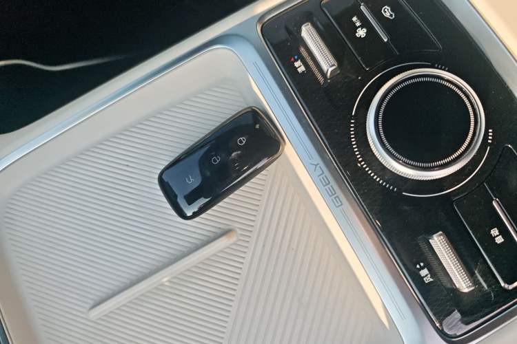 Used Geely Galaxy Xingjian 7 EM-i 2025 120km Launch+ Version Interior 1