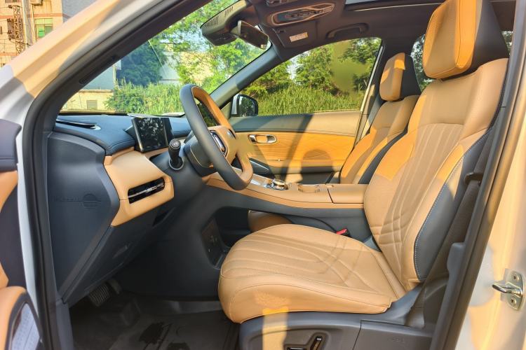 Used Geely Galaxy Xingjian 7 EM-i 2025 120km Launch+ Version Interior 1