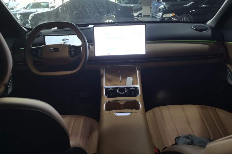 Used Geely Galaxy Xingjian 7 EM-i 2025 120km Navigator Edition Interior 2