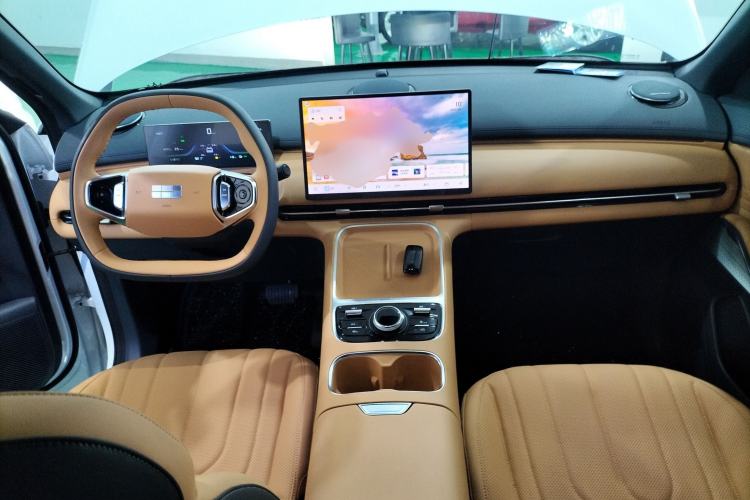 Used Geely Galaxy Xingjian 7 EM-i 2025 120km Launch+ Version Interior 2