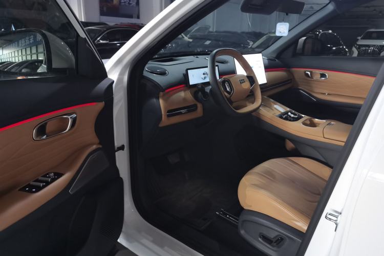 Used Geely Galaxy Xingjian 7 EM-i 2025 120km Navigator Edition Interior 3