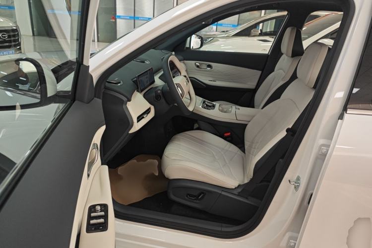 Used Geely Galaxy Xingjian 7 EM-i 2025 120km Exploration+ Version Interior 3