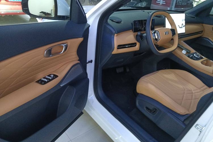 Used Geely Galaxy Xingjian 7 EM-i 2025 120km Launch+ Version Interior 3
