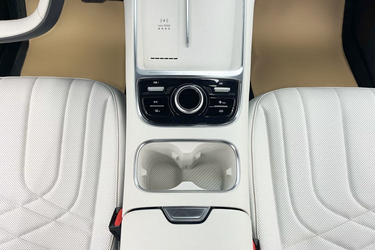 Used Geely Galaxy Xingjian 7 EM-i 2025 120km Exploration+ Version Interior 4