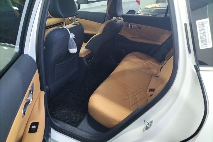 Used Geely Galaxy Xingjian 7 EM-i 2025 120km Launch+ Version Interior 4
