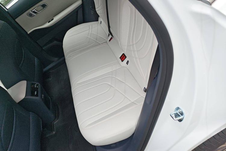 Used Geely Galaxy Xingjian 7 EM-i 2025 120km Launch+ Version Interior 4