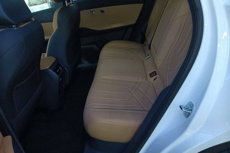 Used Geely Galaxy Xingjian 7 EM-i 2025 120km Launch+ Version Interior 4