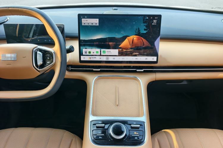 Used Geely Galaxy Xingjian 7 EM-i 2025 120km Launch+ Version Interior 5