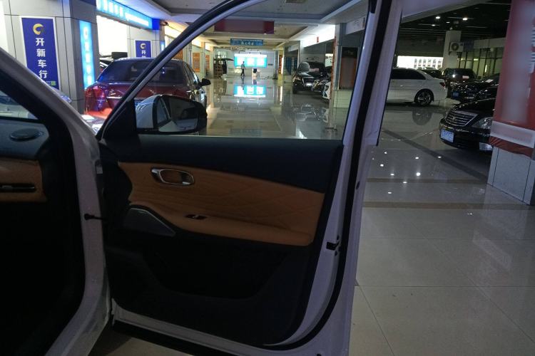 Used Geely Galaxy Xingjian 7 EM-i 2025 120km Launch+ Version Interior 5