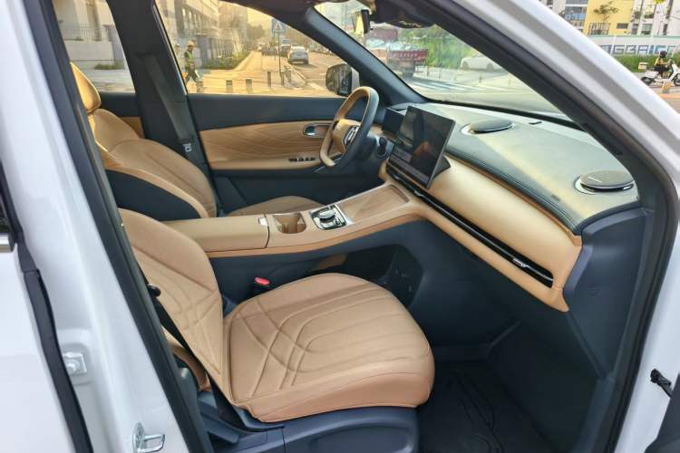 Used Geely Galaxy Xingjian 7 EM-i 2025 120km Launch+ Version Interior 7