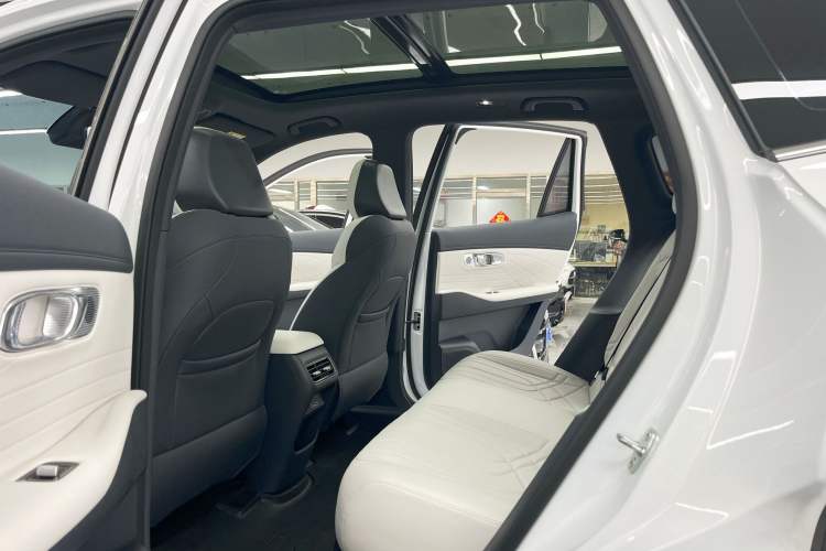 Used Geely Galaxy Xingjian 7 EM-i 2025 120km Exploration+ Version Interior 8
