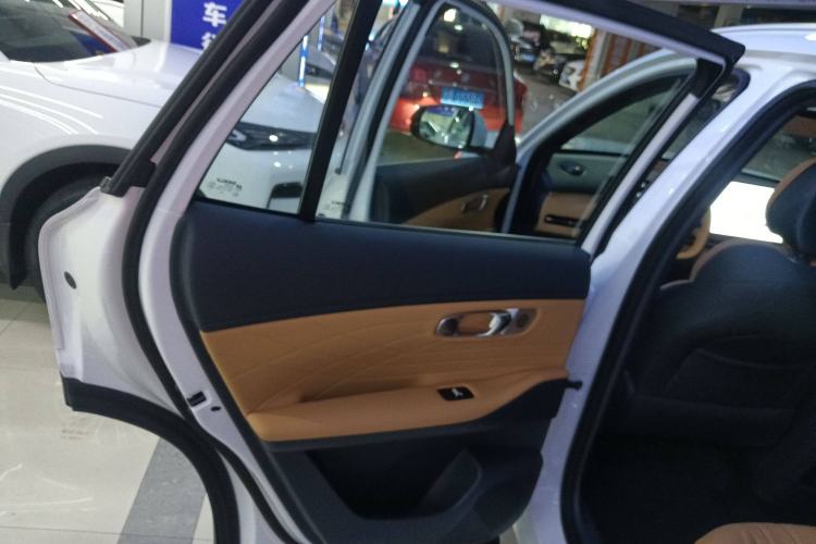Used Geely Galaxy Xingjian 7 EM-i 2025 120km Launch+ Version Interior 8