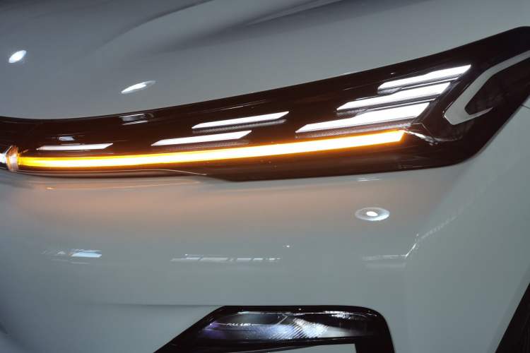 Used Geely Galaxy Xingjian 7 EM-i 2025 120km Navigator Edition Left Front Headlight