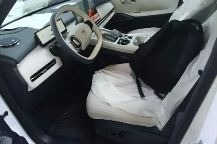 Used Geely Galaxy Xingjian 7 EM-i 2025 120km Exploration+ Version Left Front Seat