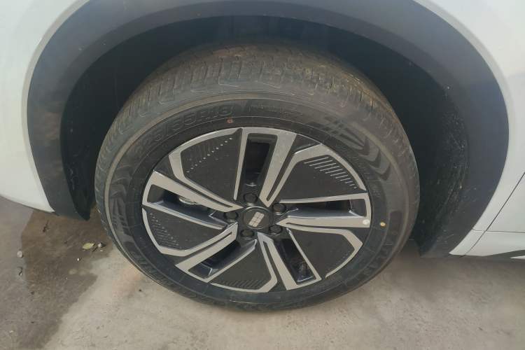 Used Geely Galaxy Xingjian 7 EM-i 2025 120km Launch+ Version Left Front Wheel Hub