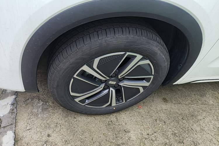 Used Geely Galaxy Xingjian 7 EM-i 2025 120km Launch+ Version Left Front Wheel Hub