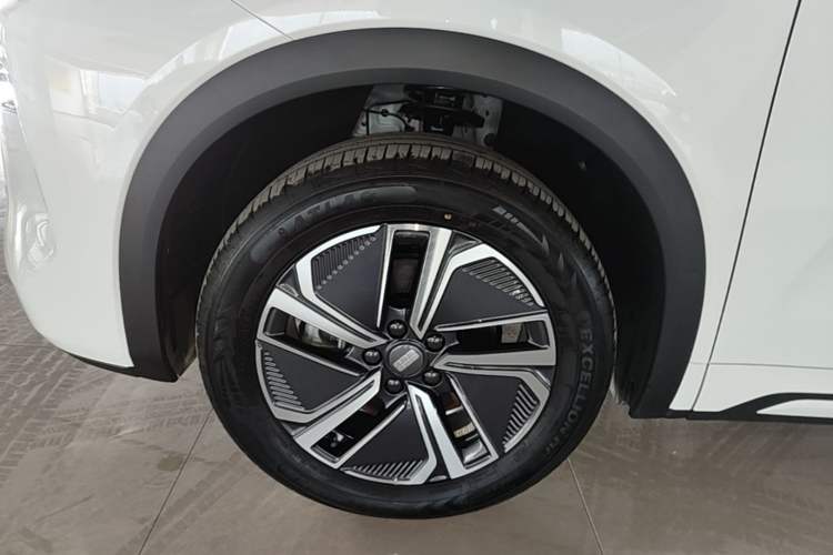Used Geely Galaxy Xingjian 7 EM-i 2025 120km Exploration+ Version Left Front Wheel Hub