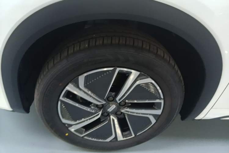 Used Geely Galaxy Xingjian 7 EM-i 2025 120km Exploration+ Version Left Front Wheel Hub