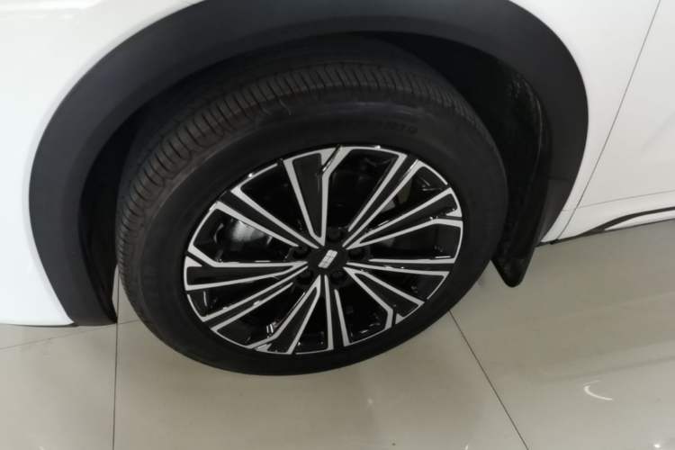 Used Geely Galaxy Xingjian 7 EM-i 2025 120km Navigator Edition Left Front Wheel Hub